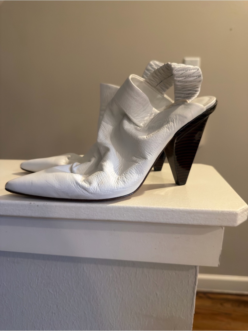 Sigerson Morrison White Pointed-Toe Slouch Leather Ankle Booties size 8